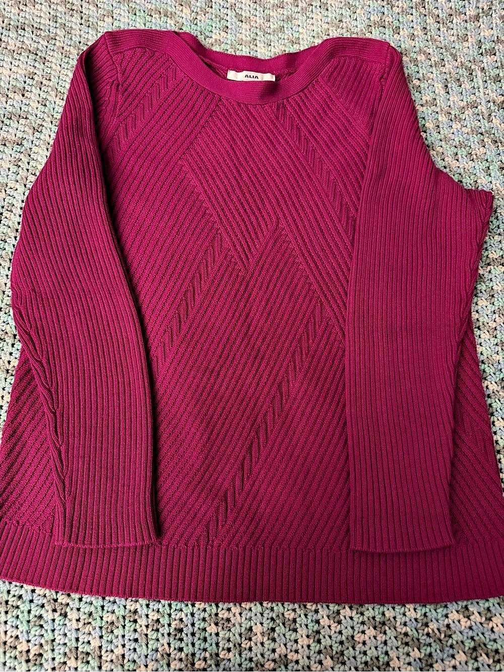 Alia Textured Crewneck Sweater in Pink Size XL